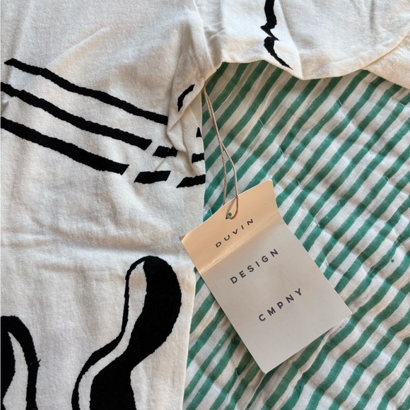 Duvin Design Medium T-shirt NWT. - Picture 4 of 5